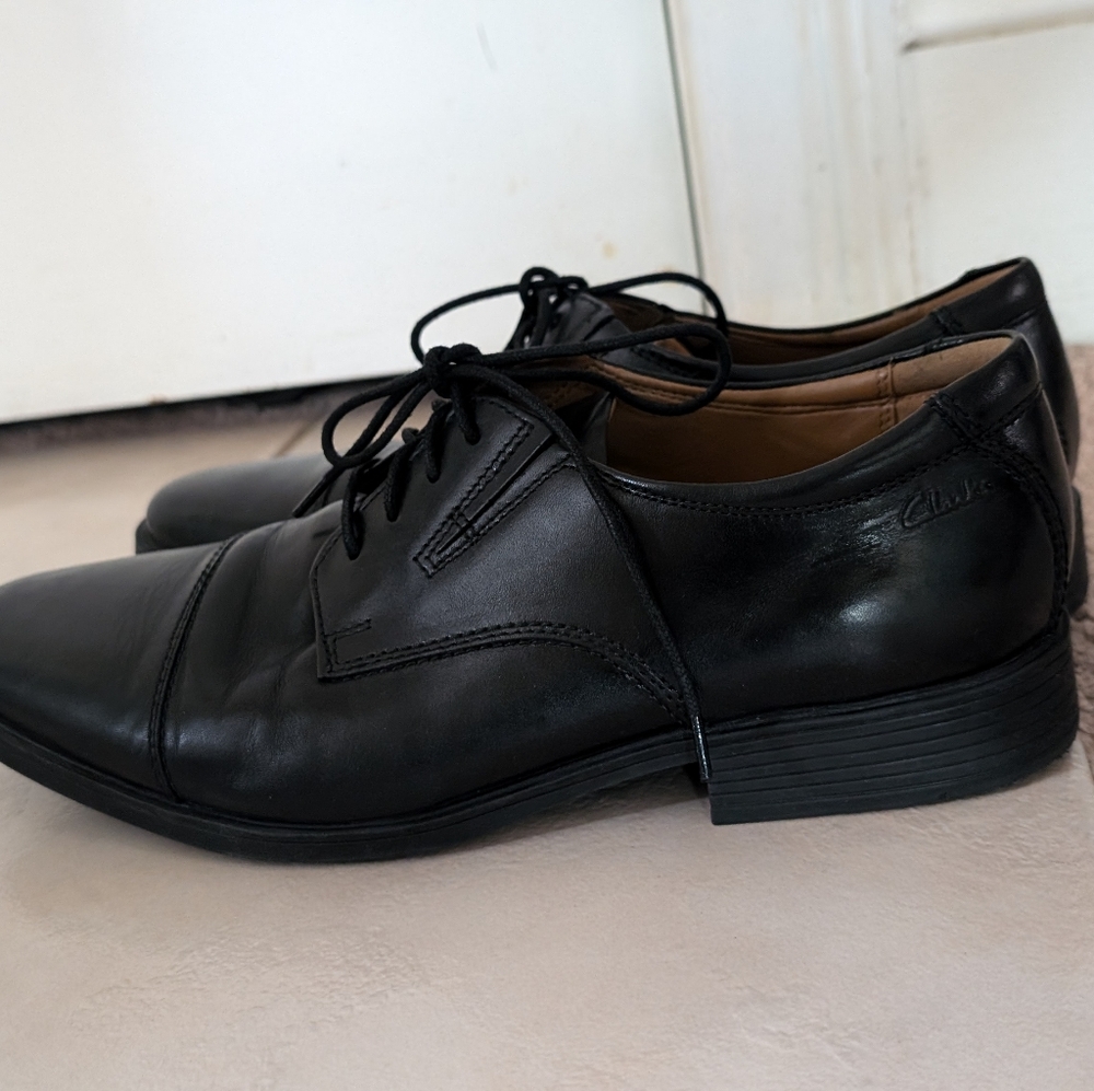 Clarks Tilden Oxfords Men's 10.5 W Black Leather  Cap Toe Lace-up Dress Shoes